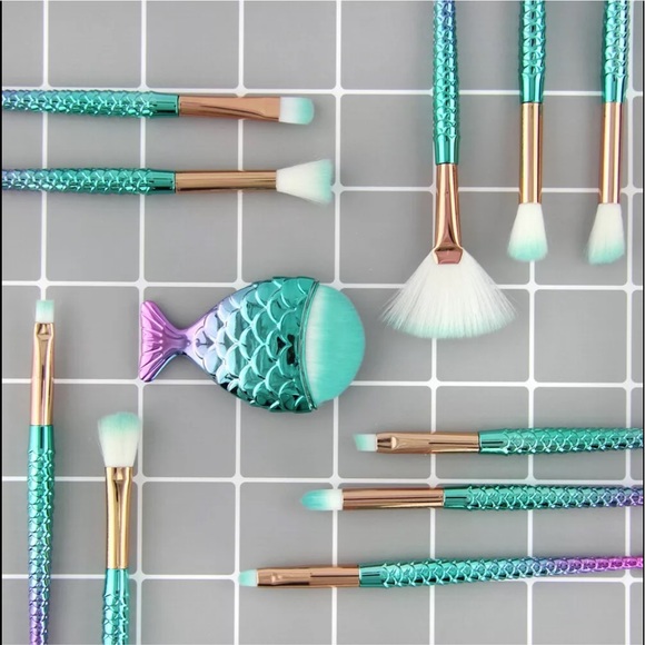 FREE MERMAID MAKEUP BRUSH - Picture 3 of 4